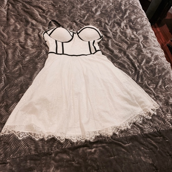 Black and white dress - Picture 5 of 8